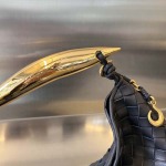 2025年7月7日入荷新作Bottega Veneta2024 SARDINE   776768  33x20x4   極品/正規品同様/人気/革/バッグ/AJ工場