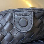 2025年7月7日入荷新作Bottega Veneta2024 SARDINE   776768  33x20x4   極品/正規品同様/人気/革/バッグ/AJ工場