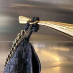 2025年7月7日入荷新作Bottega Veneta2024 SARDINE   776768  33x20x4   極品/正規品同様/人気/革/バッグ/AJ工場