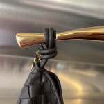 2025年7月7日入荷新作Bottega Veneta2024 SARDINE   776768  33x20x4   極品/正規品同様/人気/革/バッグ/AJ工場