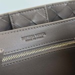 2025年7月7日入荷新作Bottega Veneta 2023Andiamo   743572   32.5x24x12  極品/正規品同様/人気/革/バッグ/AJ工場