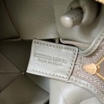 2025年7月7日入荷新作 Bottega Veneta  701915 Cassette  14x14x7  極品/正規品同様/人気/革/バッグ/AJ工場