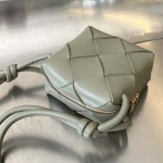 2025年7月7日入荷新作 Bottega Veneta  701915 Cassette  14x14x7  極品/正規品同様/人気/革/バッグ/AJ工場