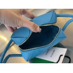 2025年7月7日入荷新作 Bottega Veneta  701915 Cassette  14x14x7  極品/正規品同様/人気/革/バッグ/AJ工場