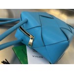 2025年7月7日入荷新作 Bottega Veneta  701915 Cassette  14x14x7  極品/正規品同様/人気/革/バッグ/AJ工場