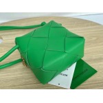 2025年7月7日入荷新作 Bottega Veneta  701915 Cassette  14x14x7  極品/正規品同様/人気/革/バッグ/AJ工場