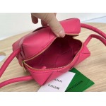 2025年7月7日入荷新作 Bottega Veneta  701915 Cassette  14x14x7  極品/正規品同様/人気/革/バッグ/AJ工場