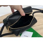 2025年7月7日入荷新作 Bottega Veneta  701915 Cassette  14x14x7  極品/正規品同様/人気/革/バッグ/AJ工場