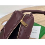 2025年7月7日入荷新作 Bottega Veneta  701915 Cassette  14x14x7  極品/正規品同様/人気/革/バッグ/AJ工場