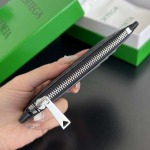 2025年7月7日入荷新作  Bottega Veneta 805827  Size12*7*0.5cm 極品/正規品同様/人気/革/バッグ/AJ工場