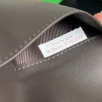 2025年7月7日入荷新作  Bottega Veneta 817398   13.3x9.5 極品/正規品同様/人気/革/バッグ/AJ工場