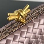 2025年7月7日入荷新作 Bottega Veneta Knot  717622  knot Logo  20x12x5.5 極品/正規品同様/人気/革/バッグ/AJ工場