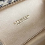 2025年7月7日入荷新作 Bottega Veneta Knot  717622  knot Logo  20x12x5.5 極品/正規品同様/人気/革/バッグ/AJ工場