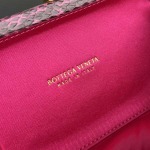 2025年7月7日入荷新作 Bottega Veneta Knot  717622  knot Logo  20x12x5.5 極品/正規品同様/人気/革/バッグ/AJ工場