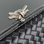 2025年7月7日入荷新作 Bottega Veneta Knot  717622  knot Logo  20x12x5.5 極品/正規品同様/人気/革/バッグ/AJ工場