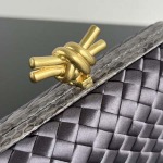 2025年7月7日入荷新作 Bottega Veneta Knot  717622  knot Logo  20x12x5.5 極品/正規品同様/人気/革/バッグ/AJ工場