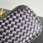 2025年7月7日入荷新作 Bottega Veneta Knot  717622  knot Logo  20x12x5.5 極品/正規品同様/人気/革/バッグ/AJ工場