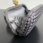 2025年7月7日入荷新作 Bottega Veneta Knot  717622  knot Logo  20x12x5.5 極品/正規品同様/人気/革/バッグ/AJ工場