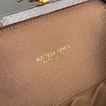 2025年7月7日入荷新作 Bottega Veneta Knot  717622  knot Logo  20x12x5.5 極品/正規品同様/人気/革/バッグ/AJ工場