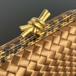 2025年7月7日入荷新作 Bottega Veneta Knot  717622  knot Logo  20x12x5.5 極品/正規品同様/人気/革/バッグ/AJ工場