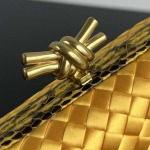 2025年7月7日入荷新作 Bottega Veneta Knot  717622  knot Logo  20x12x5.5 極品/正規品同様/人気/革/バッグ/AJ工場