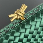 2025年7月7日入荷新作 Bottega Veneta Knot  717622  knot Logo  20x12x5.5 極品/正規品同様/人気/革/バッグ/AJ工場