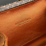 2025年7月7日入荷新作 Bottega Veneta Knot  717622  knot Logo  20x12x5.5 極品/正規品同様/人気/革/バッグ/AJ工場