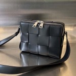 2025年7月7日入荷新作 730027  Bottega Veneta  20x15x5   極品/正規品同様/人気/革/バッグ/AJ工場