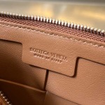2025年7月7日入荷新作 730027  Bottega Veneta  20x15x5   極品/正規品同様/人気/革/バッグ/AJ工場