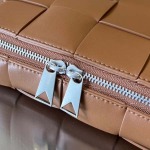 2025年7月7日入荷新作 730027  Bottega Veneta  20x15x5   極品/正規品同様/人気/革/バッグ/AJ工場