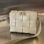 2025年7月7日入荷新作  730027  Bottega Veneta  20x15x5   極品/正規品同様/人気/革/バッグ/AJ工場