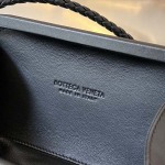 2025年7月7日入荷新作  Bottega Veneta Knot 717623  knotLogo  20x12x5.5   極品/正規品同様/人気/革/バッグ/AJ工場