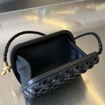 2025年7月7日入荷新作  Bottega Veneta Knot 717623  knotLogo  20x12x5.5   極品/正規品同様/人気/革/バッグ/AJ工場