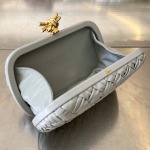 2025年7月7日入荷新作  Bottega Veneta Knot 717622  knotLogo  19x11.5x5   極品/正規品同様/人気/革/バッグ/AJ工場