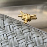 2025年7月7日入荷新作  Bottega Veneta Knot 717622  knotLogo  19x11.5x5   極品/正規品同様/人気/革/バッグ/AJ工場