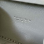 2025年7月7日入荷新作  Bottega Veneta Knot 717622  knotLogo  19x11.5x5   極品/正規品同様/人気/革/バッグ/AJ工場