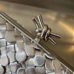 2025年7月7日入荷新作 Bottega Veneta Kont 717622  /   19*11.5*5P極品/正規品同様/人気/革/バッグ/AJ工場