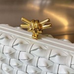 2025年7月7日入荷新作  Bottega Veneta Knot 717622  knotLogo  20x12x5.5   極品/正規品同様/人気/革/バッグ/AJ工場