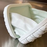 2025年7月7日入荷新作  Bottega Veneta Knot 717622  knotLogo  20x12x5.5   極品/正規品同様/人気/革/バッグ/AJ工場