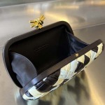 2025年7月7日入荷新作  Bottega Veneta Knot 717622  knotLogo  20x12x5.5   極品/正規品同様/人気/革/バッグ/AJ工場