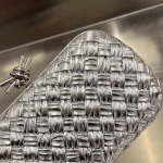 2025年7月7日入荷新作  Bottega Veneta Knot 717622  knotLogo  19x11.5x5   極品/正規品同様/人気/革/バッグ/AJ工場