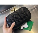 2025年7月7日入荷新作  Bottega Veneta Knot 717622   knotLogo  19x11.5x5   極品/正規品同様/人気/革/バッグ/AJ工場