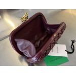 2025年7月7日入荷新作  Bottega Veneta Knot 717622  knotLogo  19x11.5x5   極品/正規品同様/人気/革/バッグ/AJ工場