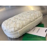 2025年7月7日入荷新作  Bottega Veneta Knot 717622  knotLogo  19x11.5x5   極品/正規品同様/人気/革/バッグ/AJ工場