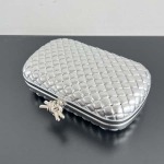 2025年7月7日入荷新作  Bottega Veneta Knot 717622  knotLogo  20x12x5.5   極品/正規品同様/人気/革/バッグ/AJ工場