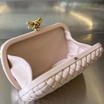 2025年7月7日入荷新作  Bottega Veneta Knot 717622  knotLogo  20x12x5.5   極品/正規品同様/人気/革/バッグ/AJ工場