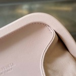 2025年7月7日入荷新作  Bottega Veneta Knot 717622  knotLogo  20x12x5.5   極品/正規品同様/人気/革/バッグ/AJ工場