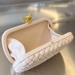 2025年7月7日入荷新作  Bottega Veneta Knot 717622  knotLogo  20x12x5.5   極品/正規品同様/人気/革/バッグ/AJ工場