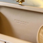 2025年7月7日入荷新作  Bottega Veneta Knot 717622  knotLogo  20x12x5.5   極品/正規品同様/人気/革/バッグ/AJ工場