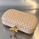 2025年7月7日入荷新作  Bottega Veneta Knot 717622  knotLogo  20x12x5.5   極品/正規品同様/人気/革/バッグ/AJ工場